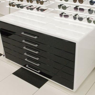 Cassettiera per Occhiali doppia in pvc bianco lucido con frontalini in pvc nero lucido